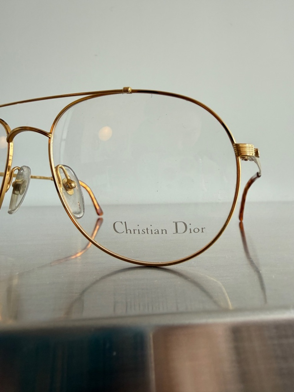 80’s Vintage Dior Gold aviator Glasses with Tortoiseshell Temples - Picture 9 of 14